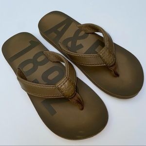 American Eagle Brown Flip Flops Size 5/6